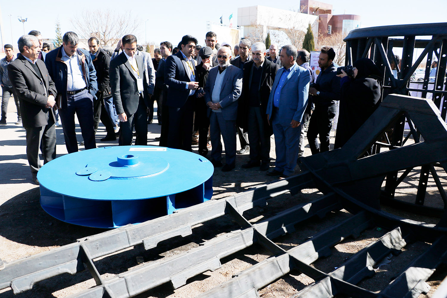 نمای سالن و بازدیدکنندگان